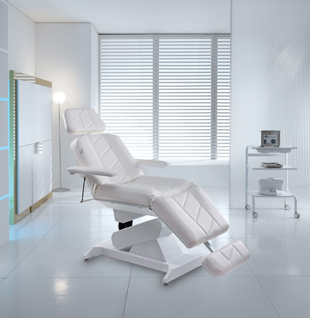 Lemi 4 Bi-Zak electric medical chair